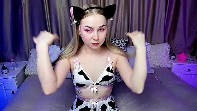 Snapshot of LilyStarlight chatting on November 14, 2025, 5:17 am LilyStarlight online show from November 14, 2025, 5:17 am