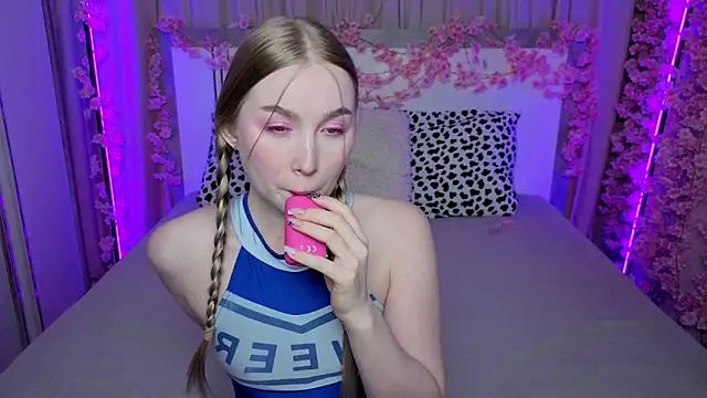 LilyStarlight online show from May 25, 2026, 3:23 am