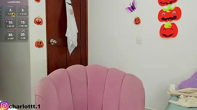 Snapshot of charlotte_250 chatting on October 21, 2025, 3:18 am charlotte 250 online show from October 21, 2025, 3:18 am