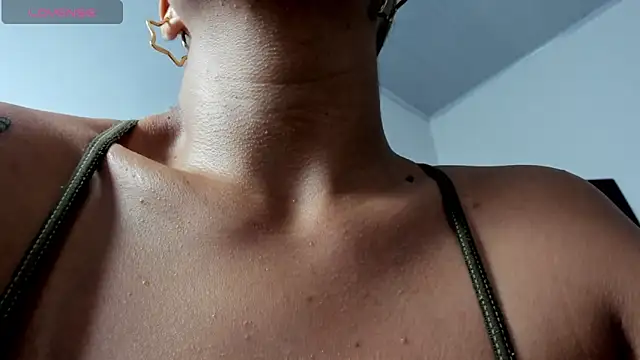 MaiaPetitte  online show from January 16, 2025, 10:12 pm