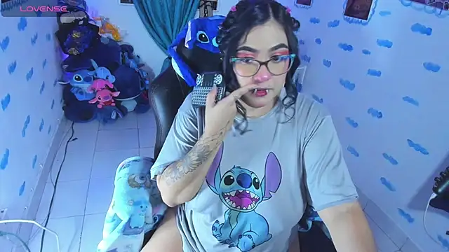 Snapshot of OnlyBluex chatting on October 15, 2025, 1:50 am OnlyBluex online show from October 15, 2025, 1:50 am