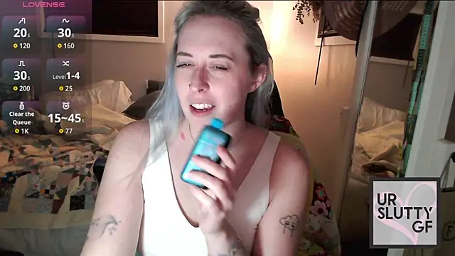 Snapshot of ursluttygf chatting on February 6, 2026, 4:06 am ursluttygf online show from February 6, 2026, 4:06 am