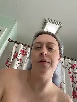 Snapshot of ursluttygf chatting on February 8, 2026, 6:33 pm ursluttygf online show from February 8, 2026, 6:33 pm