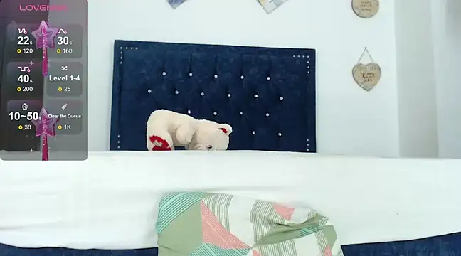 QueenSquirt  online show from December 10, 2024, 8:27 pm