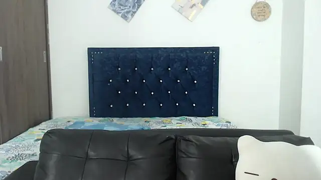 QueenSquirt  online show from March 18, 2025, 8:04 pm