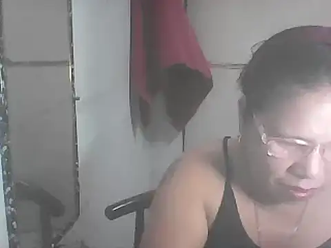 hotwet mama4uxx online show from March 1, 2025, 1:40 pm