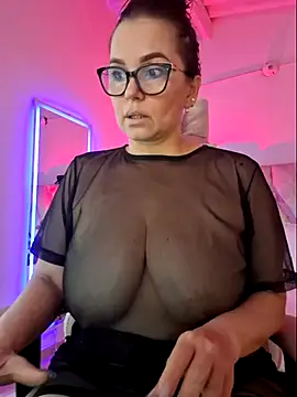 MariaPau 83 online show from April 9, 2026, 7:30 pm