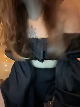 Emma just online show from March 19, 2025, 6:01 pm