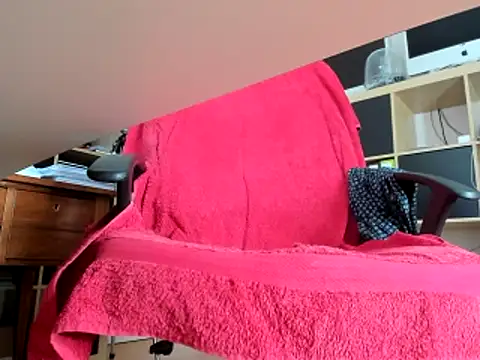 leccaleccafiga online show from February 26, 2025, 8:37 am