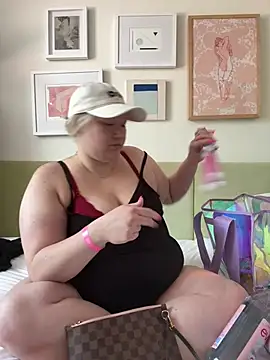 PiggyRose online show from May 13, 2026, 4:26 pm