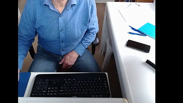 dutchpornking online show from October 29, 2025, 8:38 am