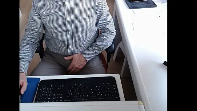 dutchpornking online show from March 30, 2026, 6:14 am