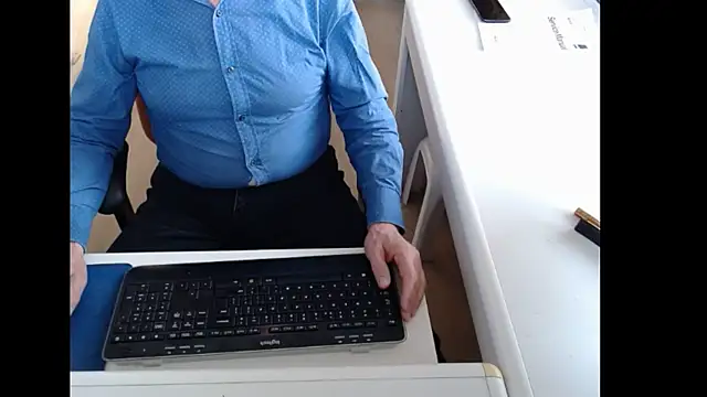 dutchpornking online show from April 15, 2026, 6:42 am