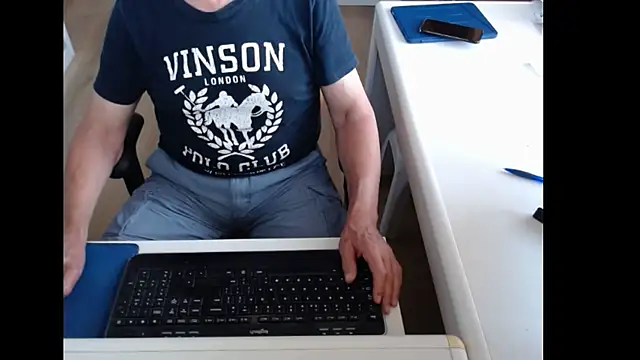 dutchpornking online show from June 18, 2026, 6:13 am