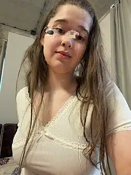 HornyGirlH online show from May 27, 2026, 5:10 pm