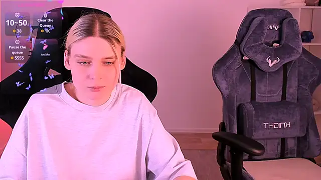 hotblonds online show from December 9, 2024, 6:57 pm