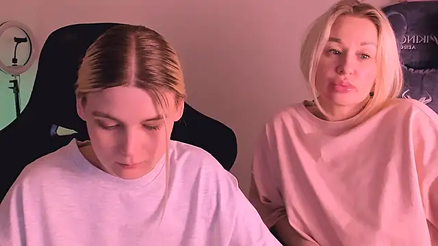 hotblonds online show from January 6, 2025, 2:04 am