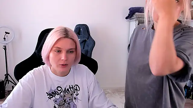 hotblonds online show from October 19, 2025, 9:54 am