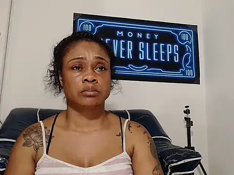 alexiaao9 online show from April 12, 2026, 4:28 am