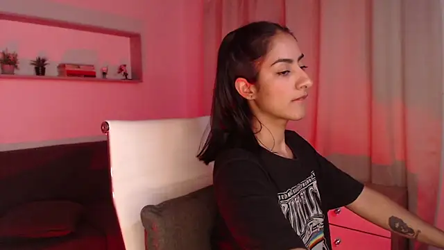 Snapshot of Brown_skin11 chatting on December 17, 2024, 1:18 am Brown skin11 online show from December 17, 2024, 1:18 am