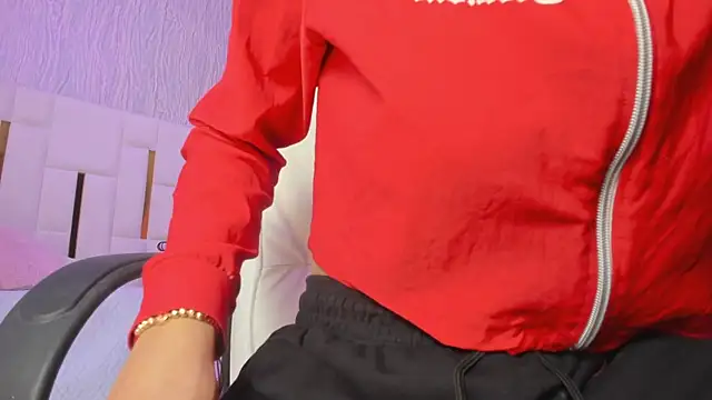 Meghan stonne  online show from December 14, 2025, 7:18 pm