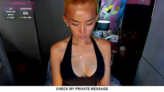 QuiinMollyXxX online show from June 24, 2026, 4:11 am