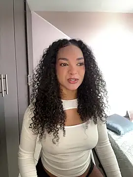 Snapshot of mariam_hill chatting on December 9, 2024, 4:05 pm mariam hill online show from December 9, 2024, 4:05 pm