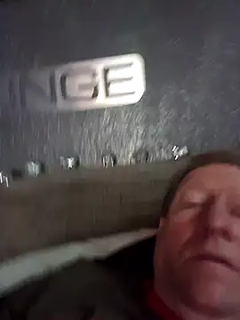 tomtom111111 online show from November 7, 2025, 2:50 pm