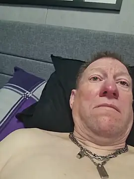 tomtom111111 online show from February 14, 2026, 1:52 pm