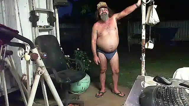 Snapshot of herbie010666 chatting on December 21, 2024, 9:44 am herbie010666 online show from December 21, 2024, 9:44 am