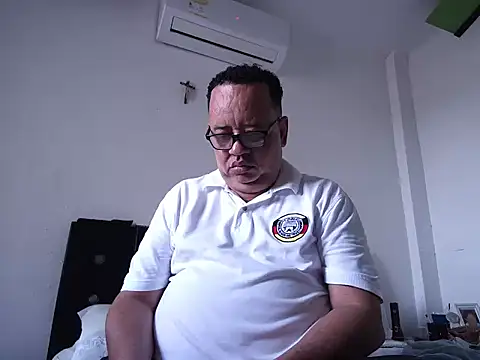djtomxxx2777 online show from May 3, 2026, 3:18 pm