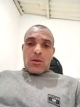 Snapshot of Henrifalcao chatting on October 25, 2025, 7:49 am Henrifalcao online show from October 25, 2025, 7:49 am