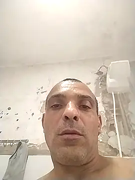 Snapshot of Henrifalcao chatting on November 4, 2025, 7:24 pm Henrifalcao online show from November 4, 2025, 7:24 pm