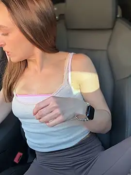 lunagirl13 online show from April 25, 2026, 12:35 am