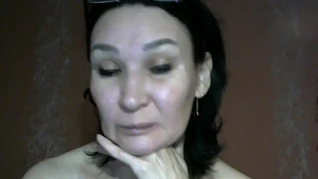 PrettyAndWild online show from November 9, 2025, 3:10 pm