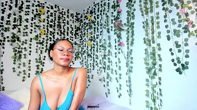 Snapshot of violeta_milleer chatting on February 3, 2025, 5:14 pm violeta milleer online show from February 3, 2025, 5:14 pm