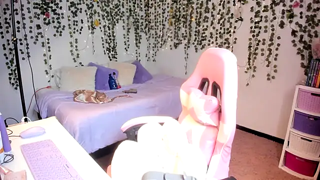 Snapshot of violeta_milleer chatting on October 10, 2025, 4:50 pm violeta milleer online show from October 10, 2025, 4:50 pm