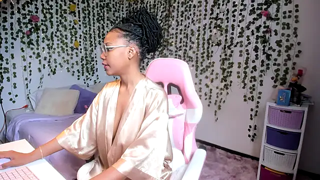 Snapshot of violeta_milleer chatting on November 7, 2025, 3:34 pm violeta milleer online show from November 7, 2025, 3:34 pm