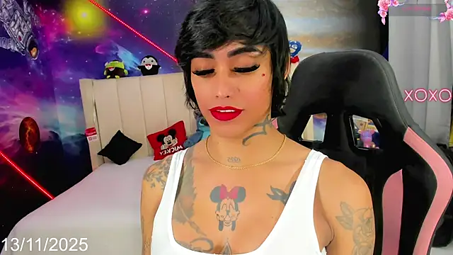 Nella Dolls online show from November 13, 2025, 8:52 pm