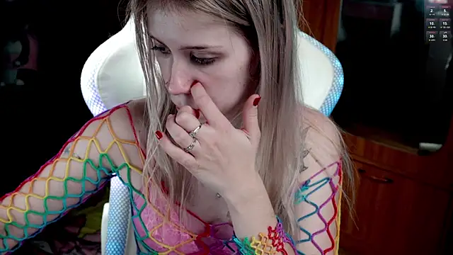 ho1yho1e online show from December 1, 2025, 6:46 pm