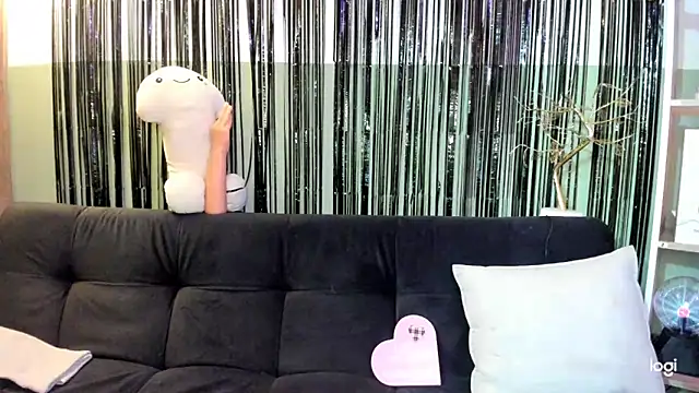 lilly sweett online show from February 20, 2026, 11:05 pm