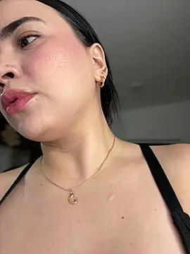 Snapshot of GeorginaJones chatting on January 29, 2025, 12:54 am GeorginaJones online show from January 29, 2025, 12:54 am