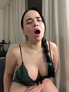 Snapshot of GeorginaJones chatting on January 30, 2025, 2:49 am GeorginaJones online show from January 30, 2025, 2:49 am