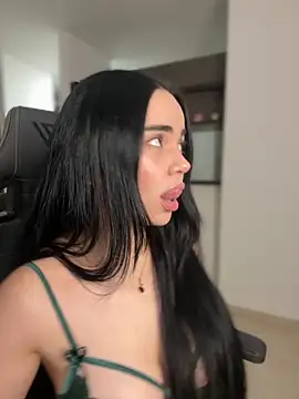 Snapshot of GeorginaJones chatting on October 29, 2025, 1:19 am GeorginaJones online show from October 29, 2025, 1:19 am