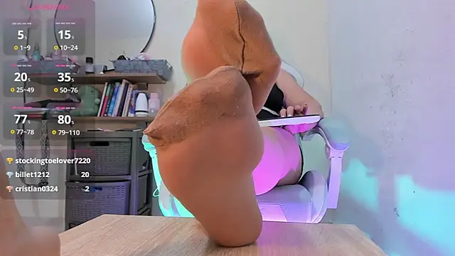 zoe 37 online show from February 26, 2025, 6:58 am