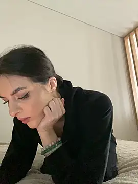 little belucci online show from November 9, 2025, 11:30 am