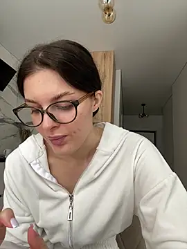 little belucci online show from January 9, 2026, 10:18 am