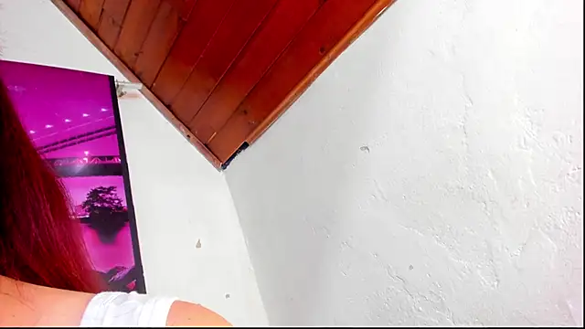 Hannaa32 online show from November 6, 2025, 8:21 pm