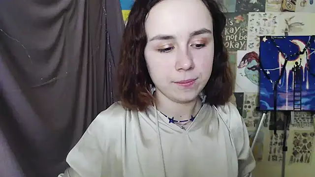 Snapshot of VeryVeryVeryShy_ chatting on February 25, 2025, 6:25 am VeryVeryVeryShy  online show from February 25, 2025, 6:25 am