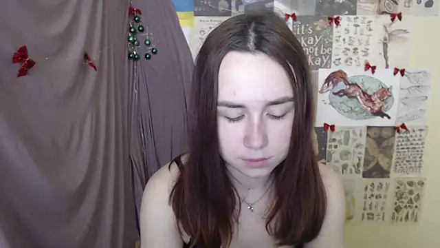 VeryVeryVeryShy  online show from December 18, 2025, 10:21 am